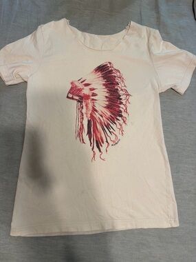 Mudpie Tee with Red Feather Headdress